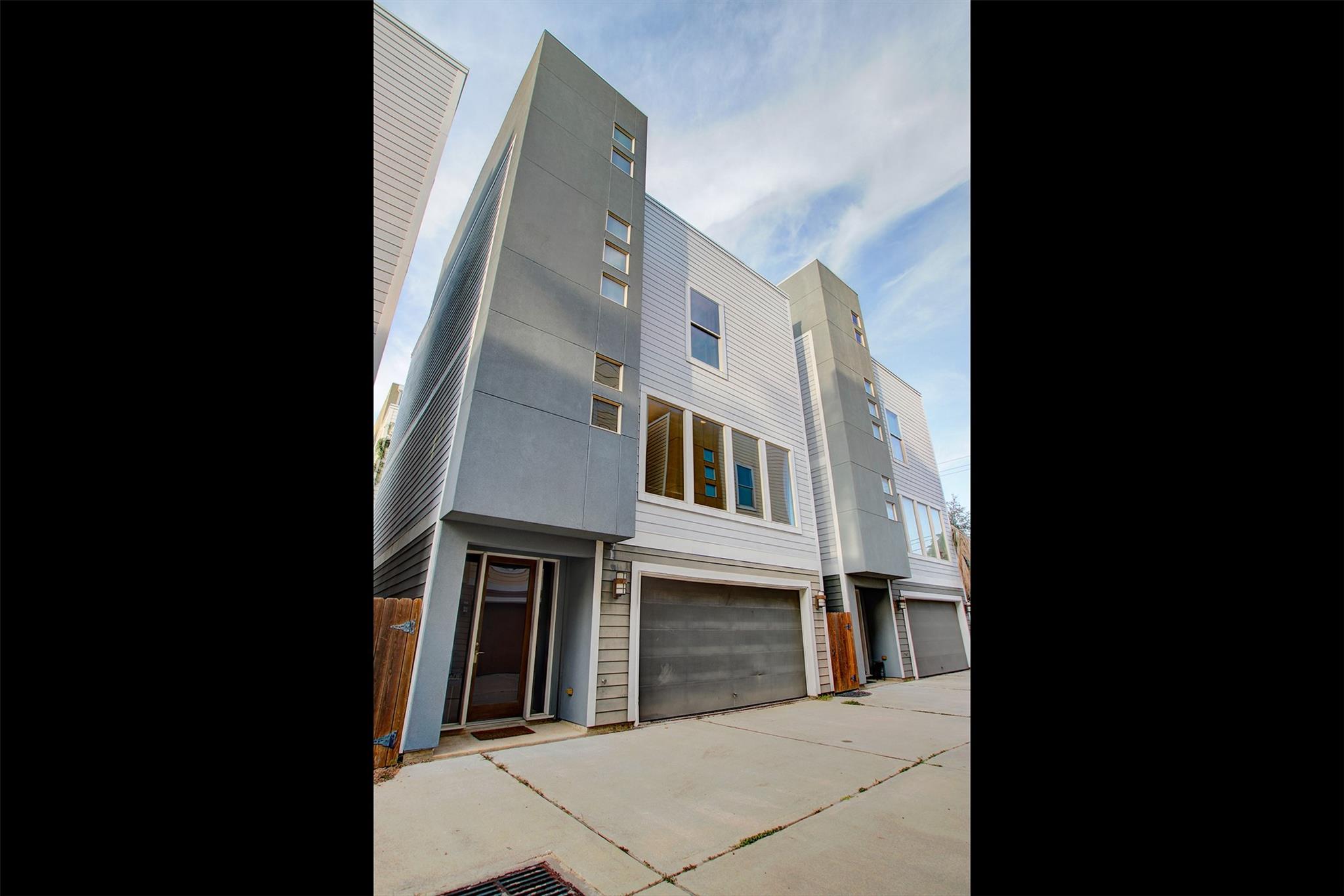3230 La Branch Street — photo