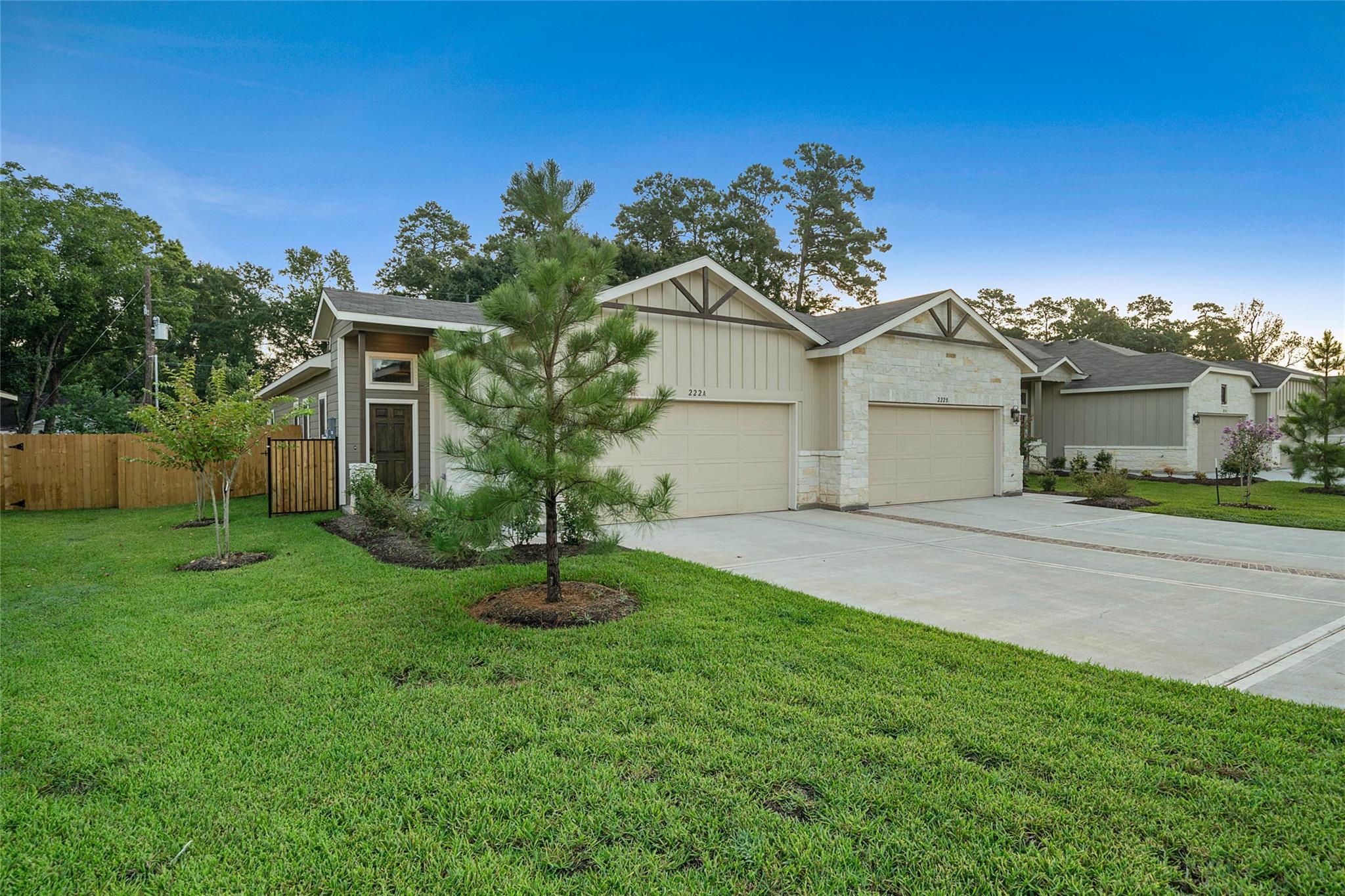 202 Oakcrest #a — photo