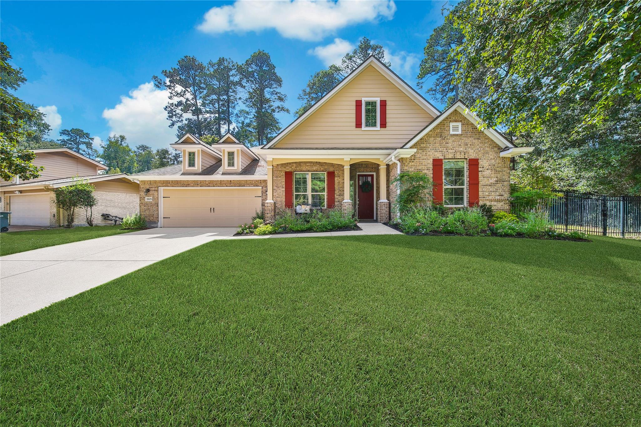 1809 Greenbriar Dr — photo