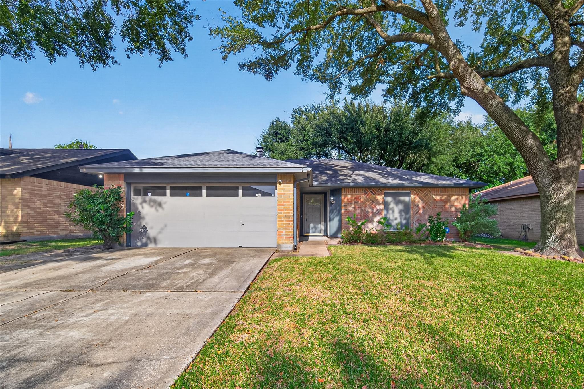 7522 Flair Oaks Drive — photo