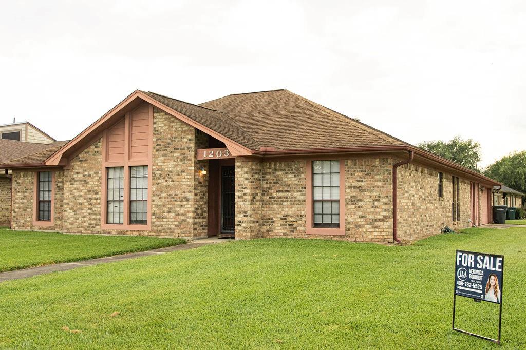 1203 Briarmeadow Drive — photo