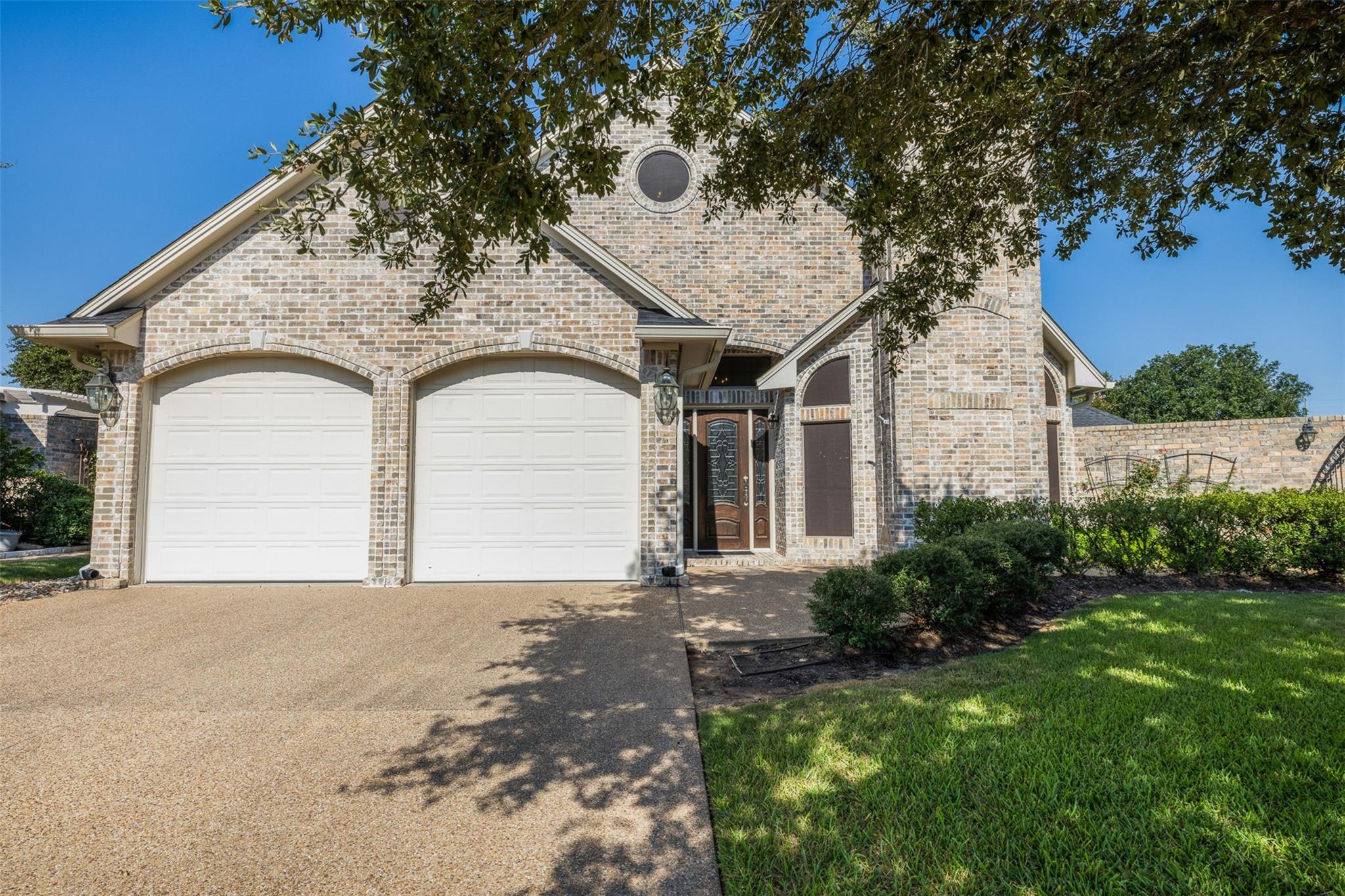 5011 Fairfield Court — photo
