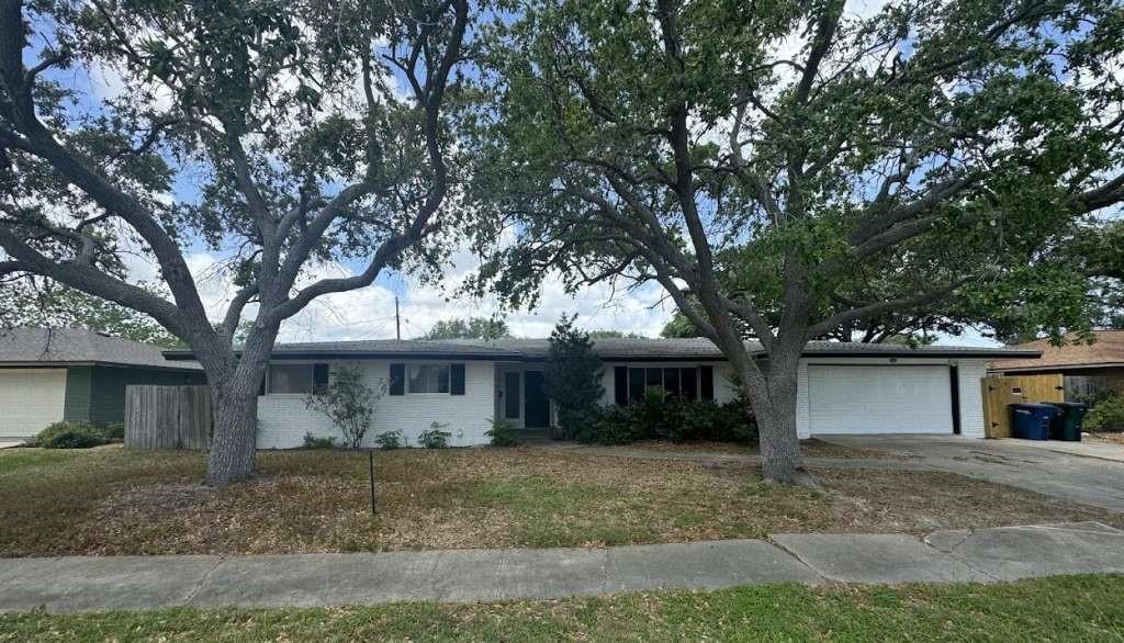 426 Pennington Drive — photo