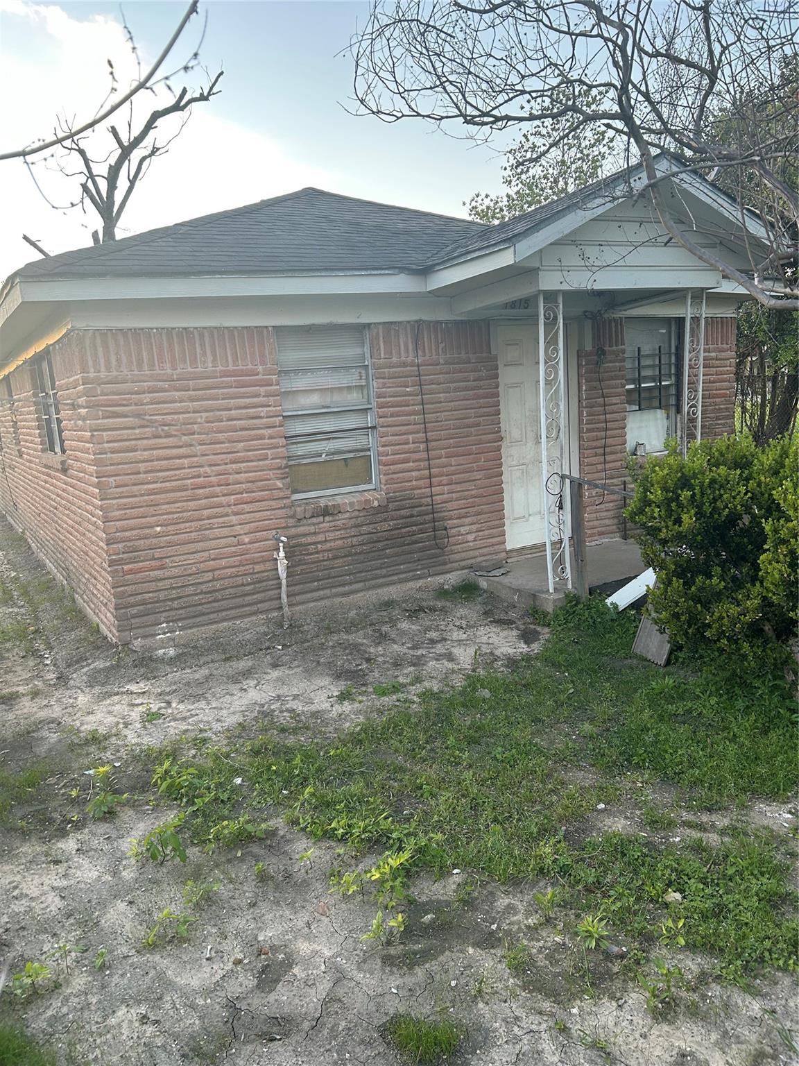 1815 Mary Street — photo
