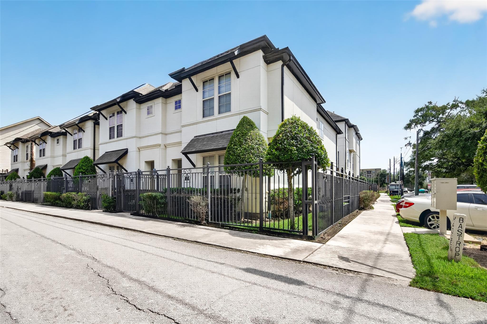 2219 Bastrop Street — photo
