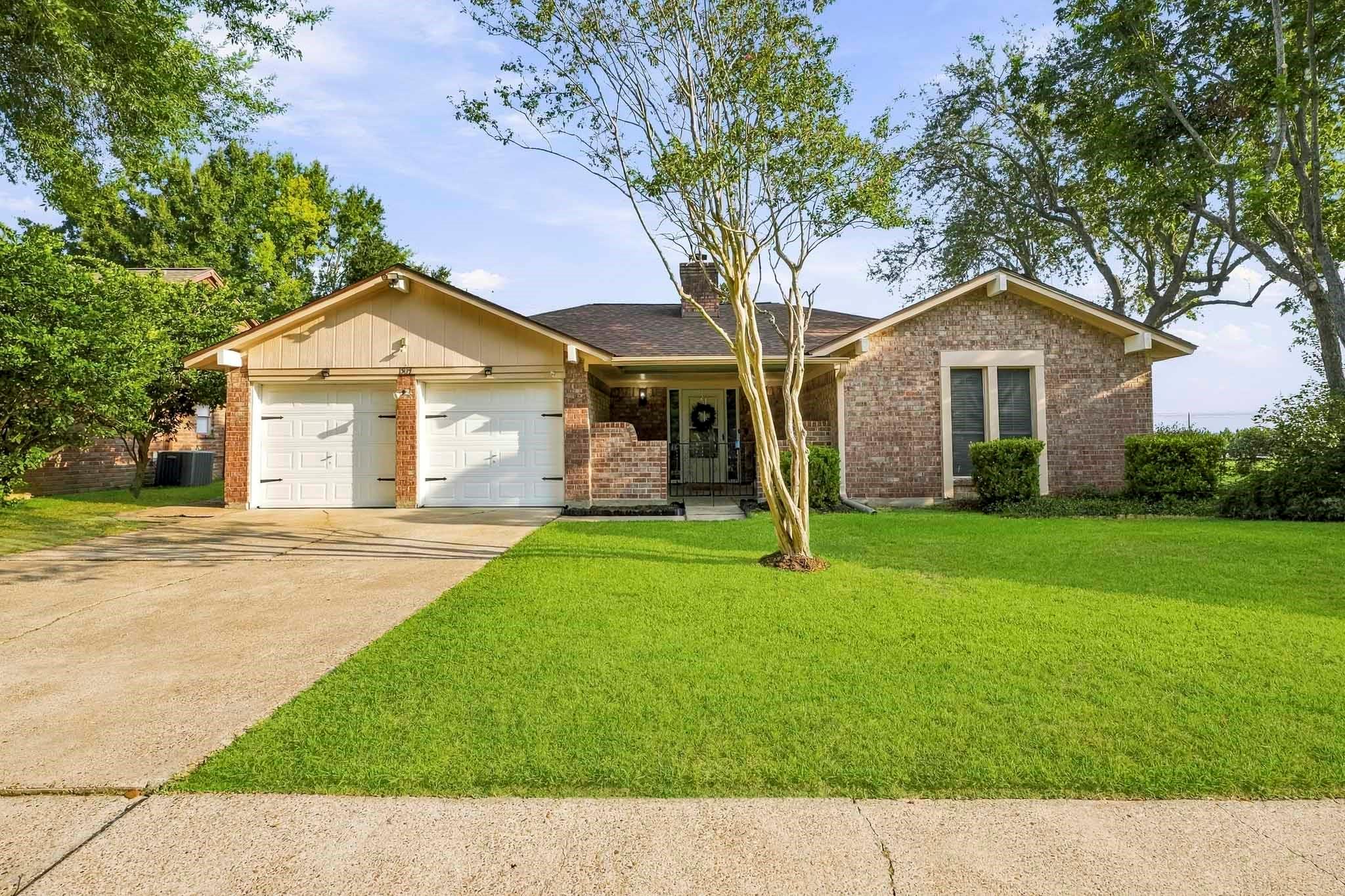 1509 N Park Side Drive — photo