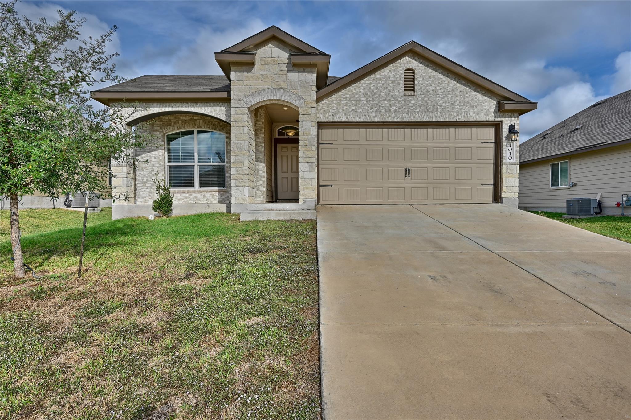 1010 Fannin Street — photo