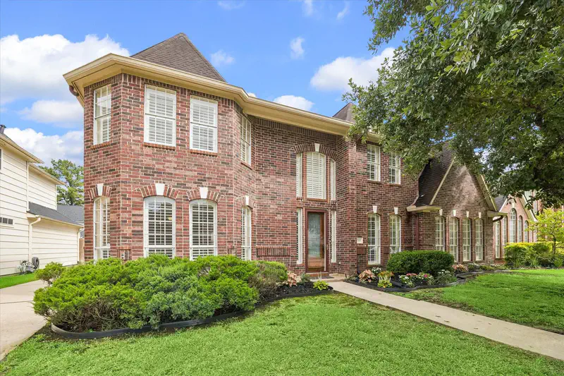 7915 Huddersfield Court — photo
