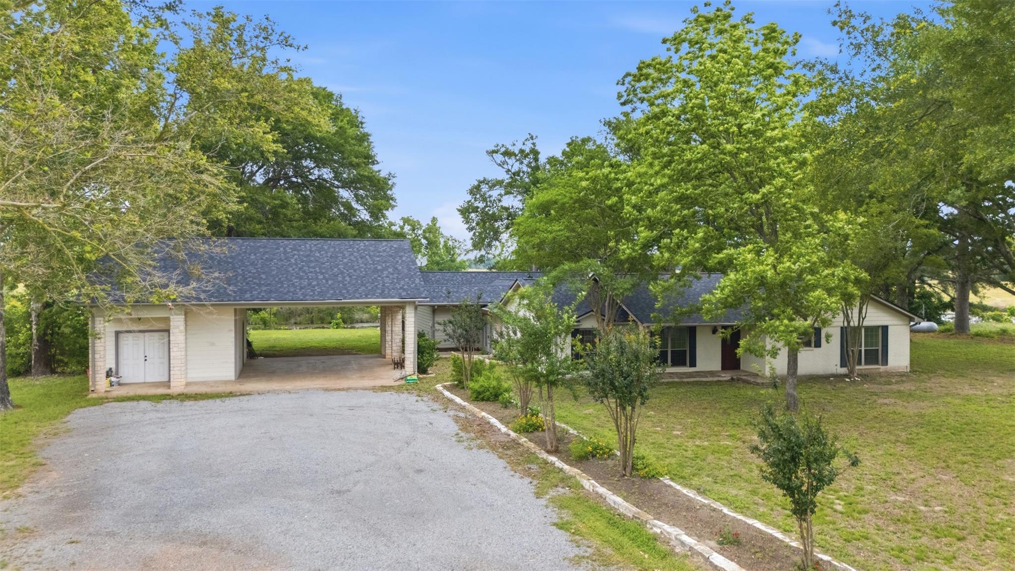 2365 S FM 46 — photo