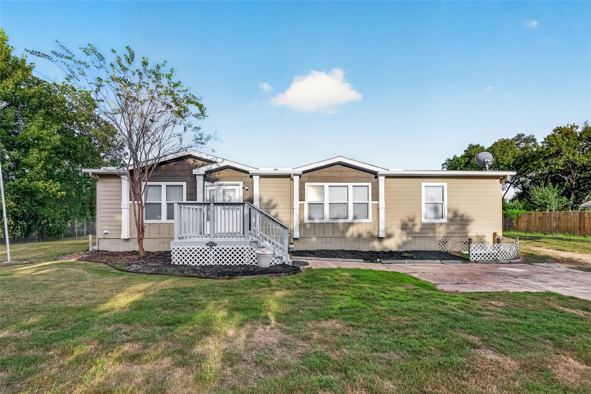 6023 Cheryl Lane — photo