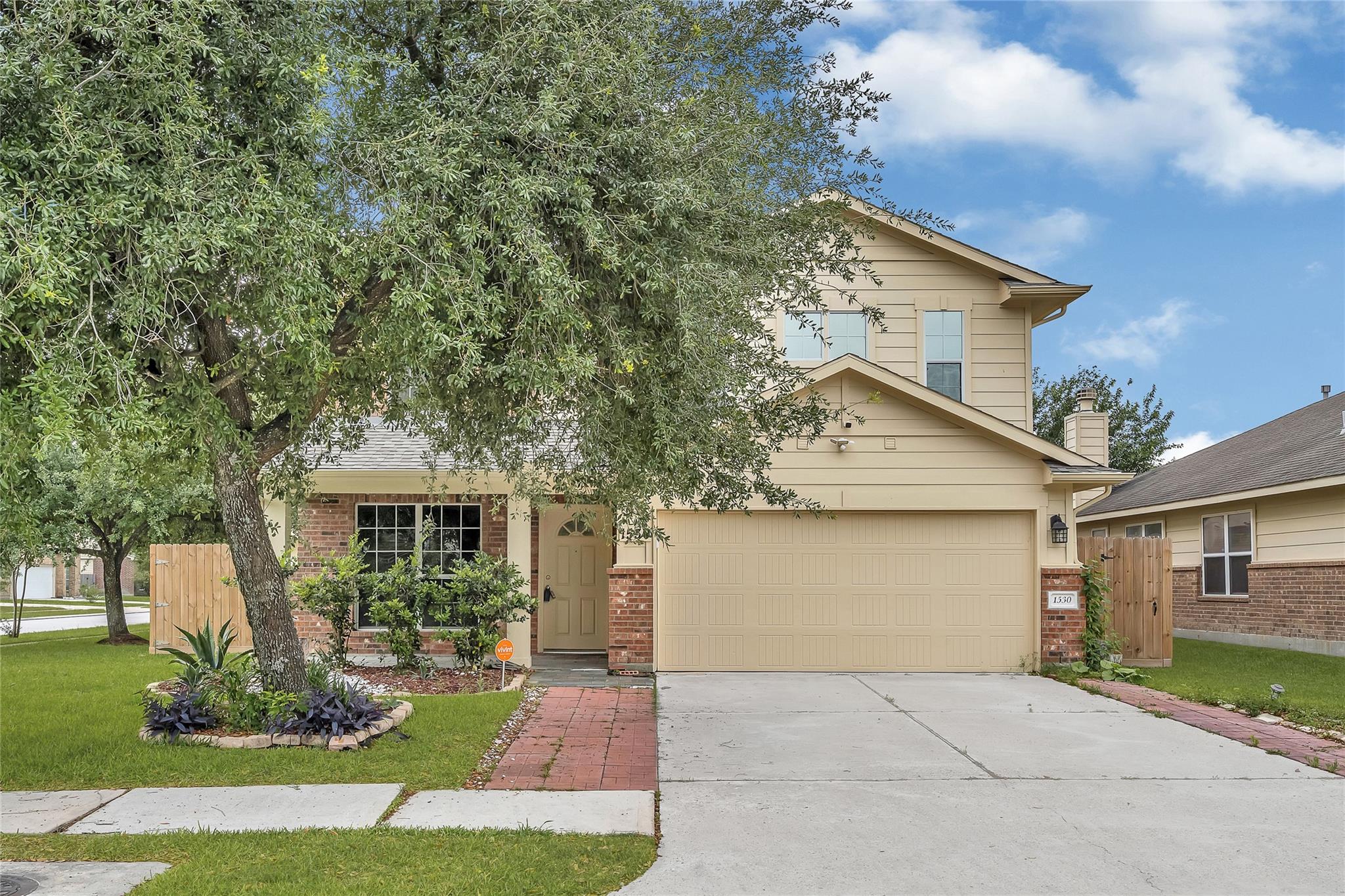 1530 Lochstone Drive — photo