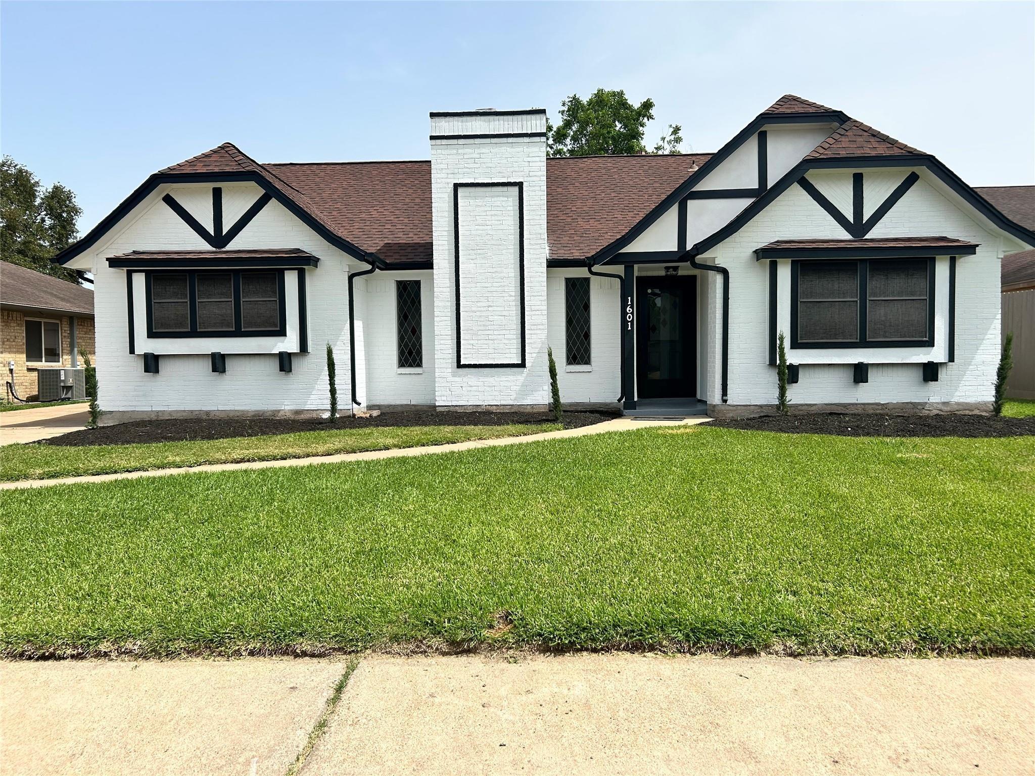 1601 Washington Drive — photo