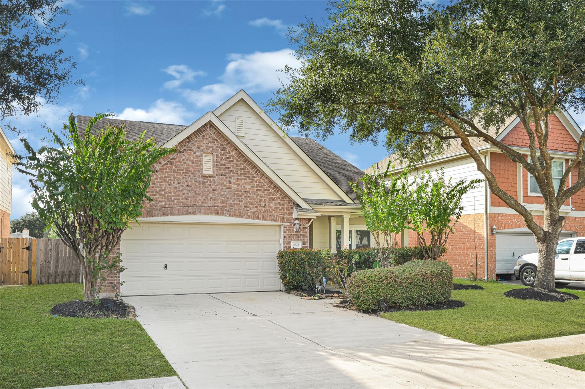 4923 Trailing Clover Court — photo