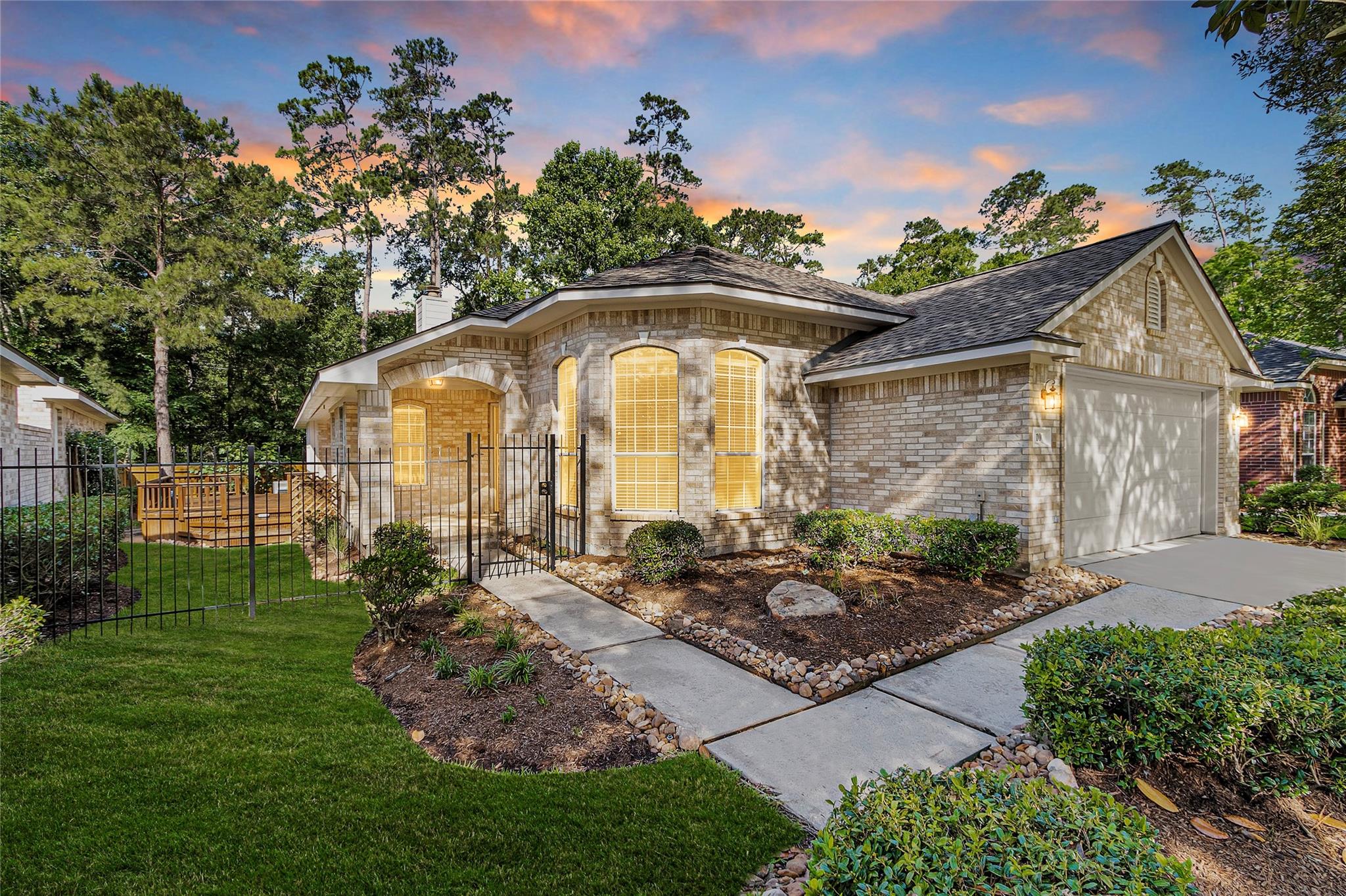 10 W Foxbriar Forest Circle — photo