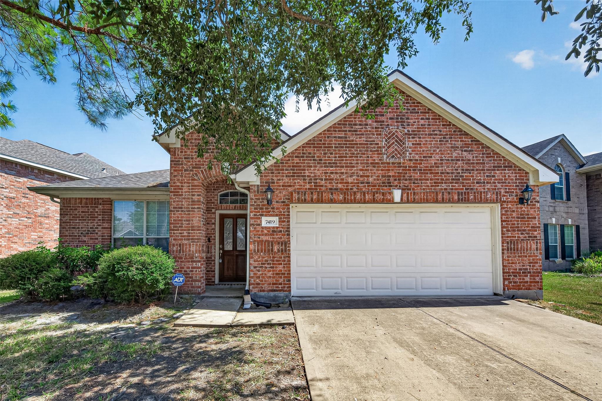 7419 Avalon Trce — photo