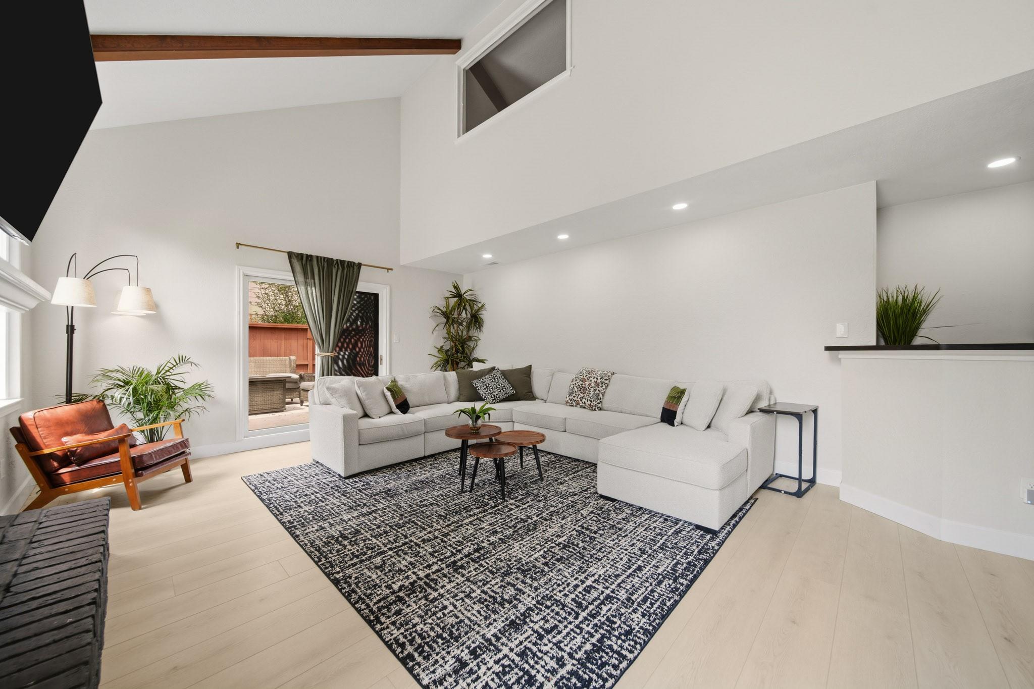 3815 W Valley Drive — photo