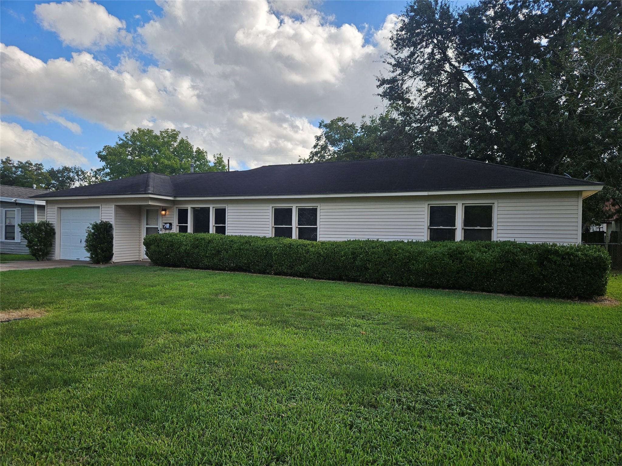 1809 Brazos Street — photo