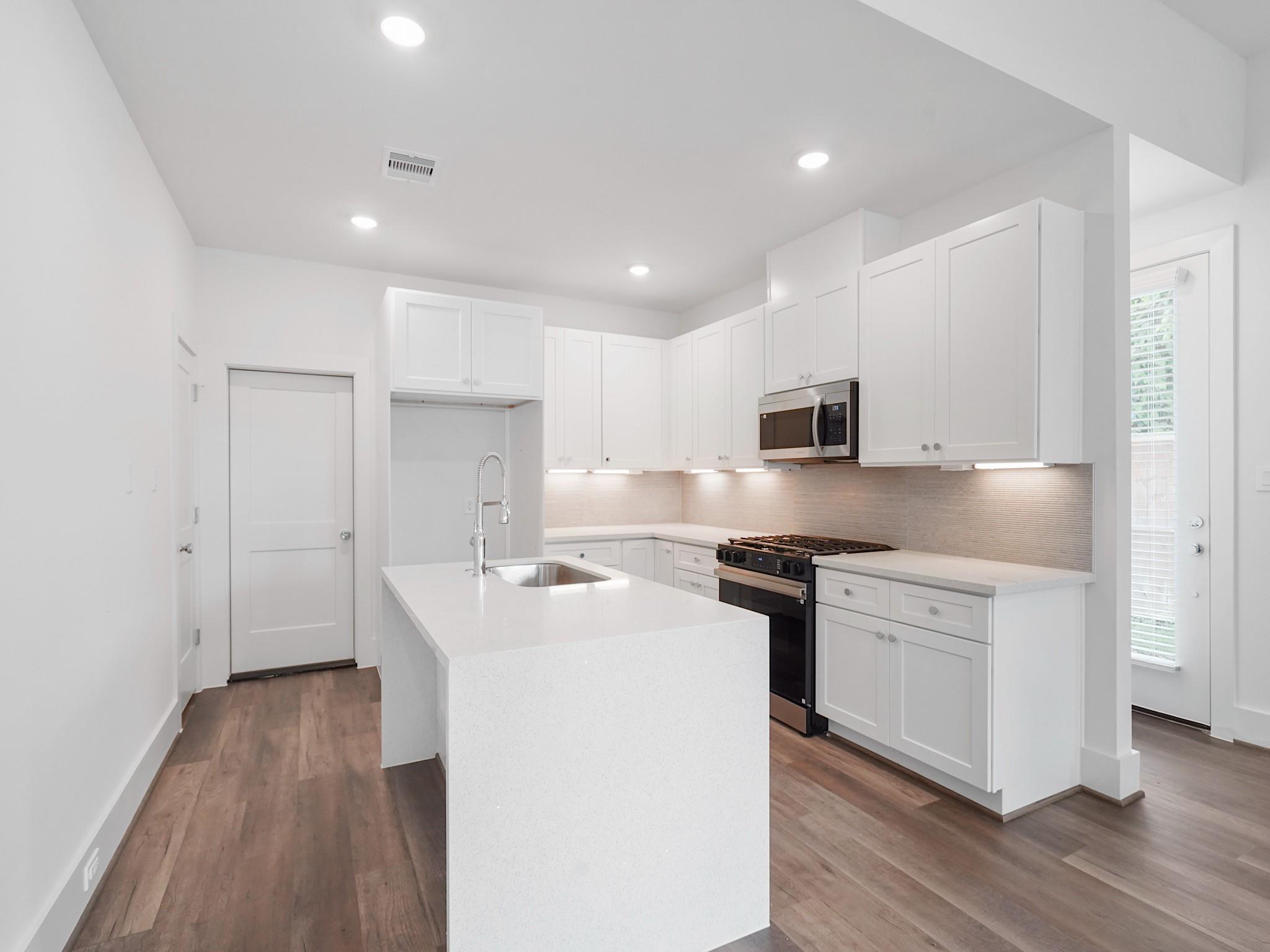7508 Carver Road E — photo