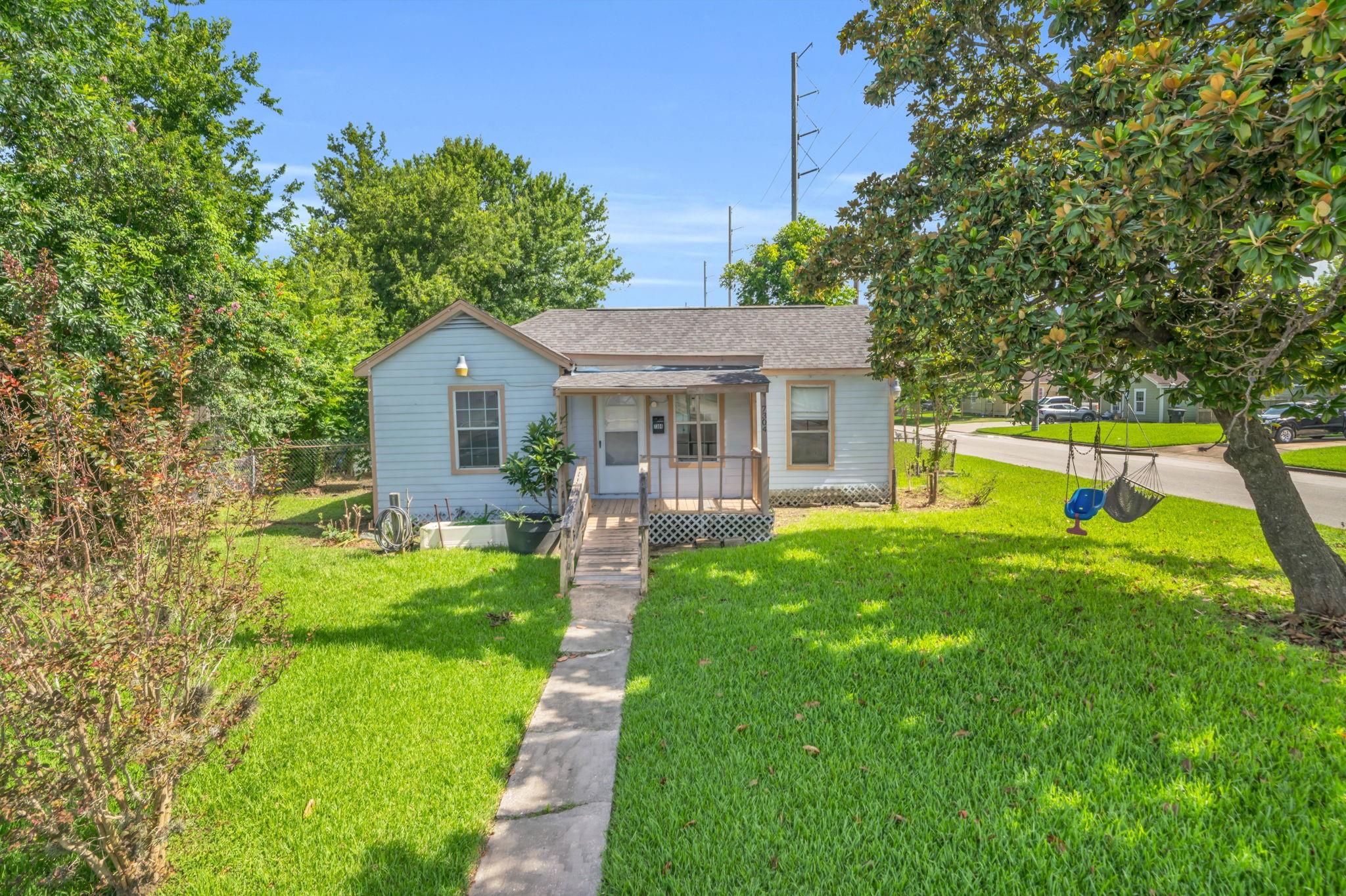 7304 Kinney Street — photo