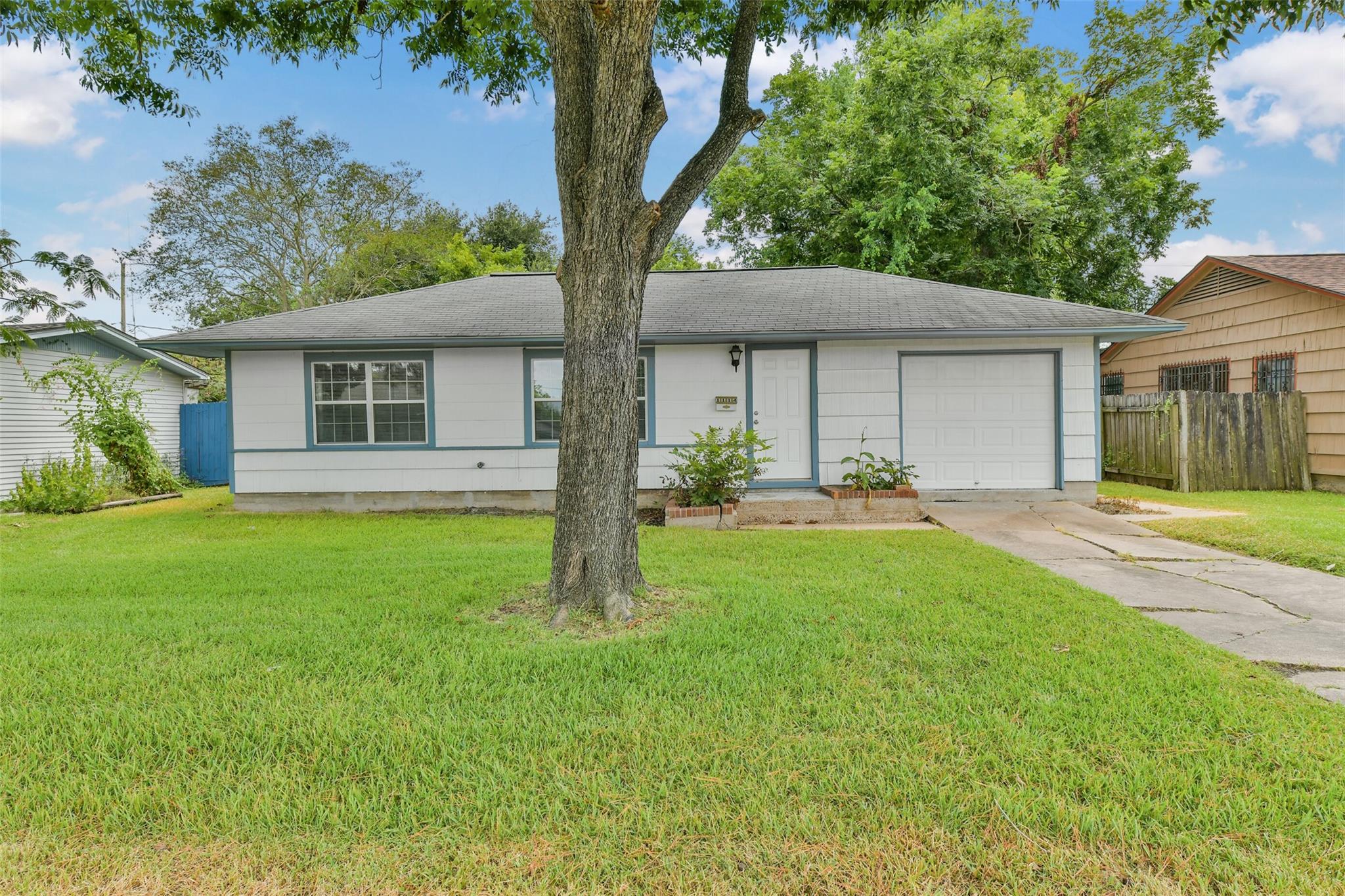 1114 Valerie Avenue — photo