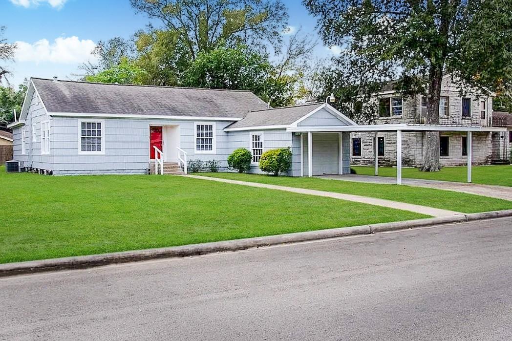 105 Live Oak Street — photo