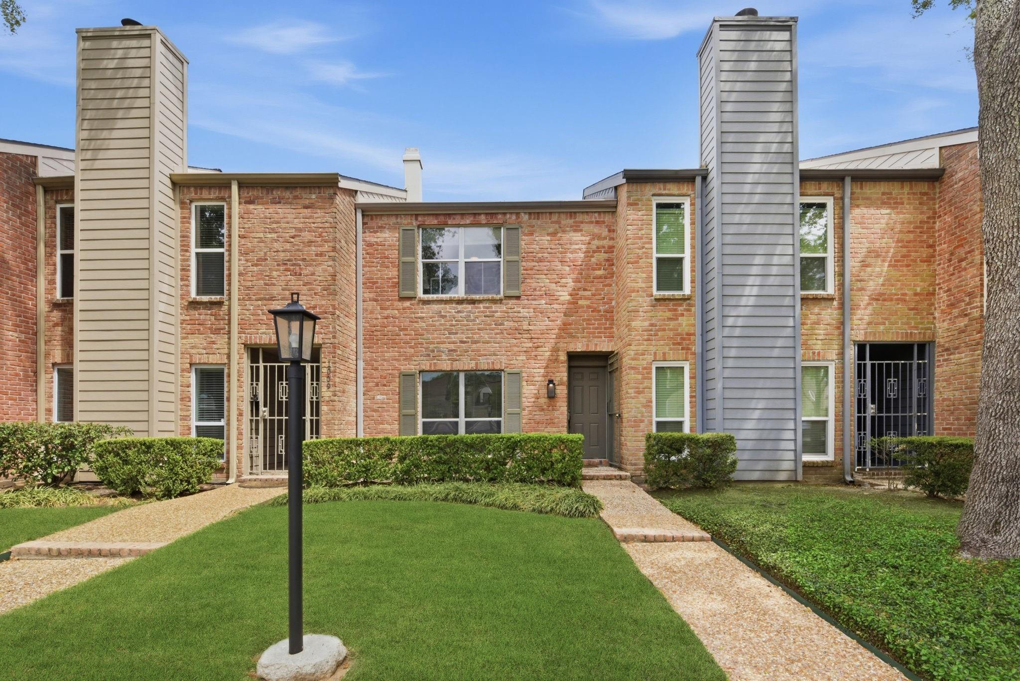 1011 Fountain View Drive — photo