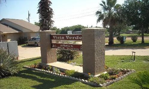 404 Medina, Cotulla, TX 78014 — photo 3