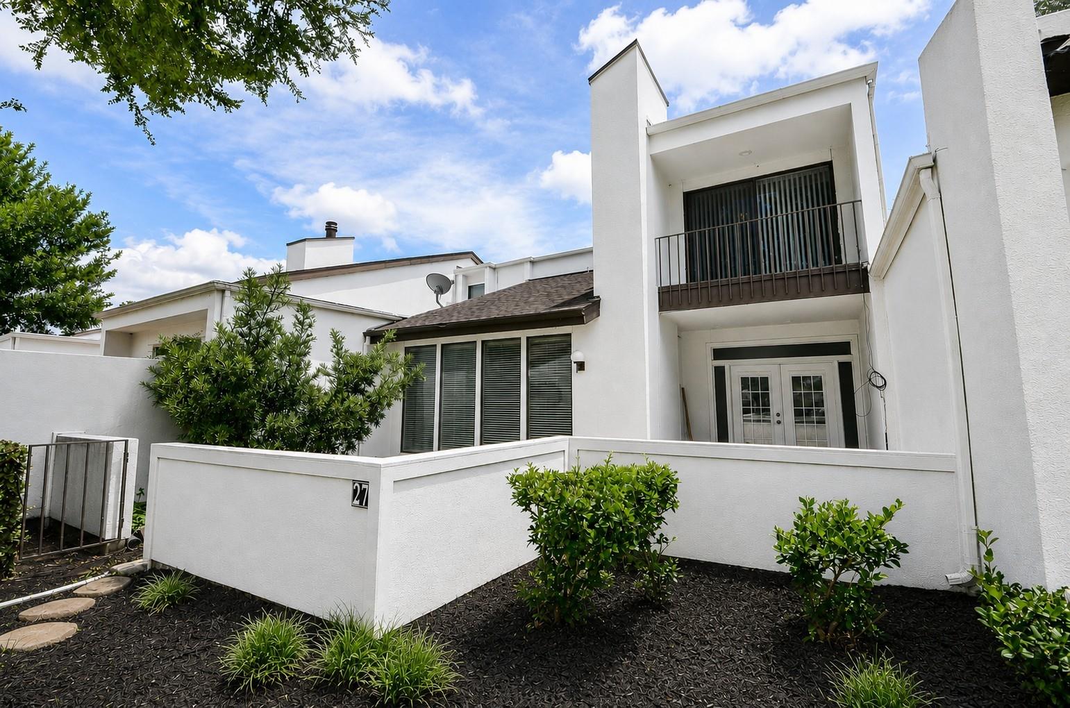7655 S Braeswood Boulevard #27 — photo