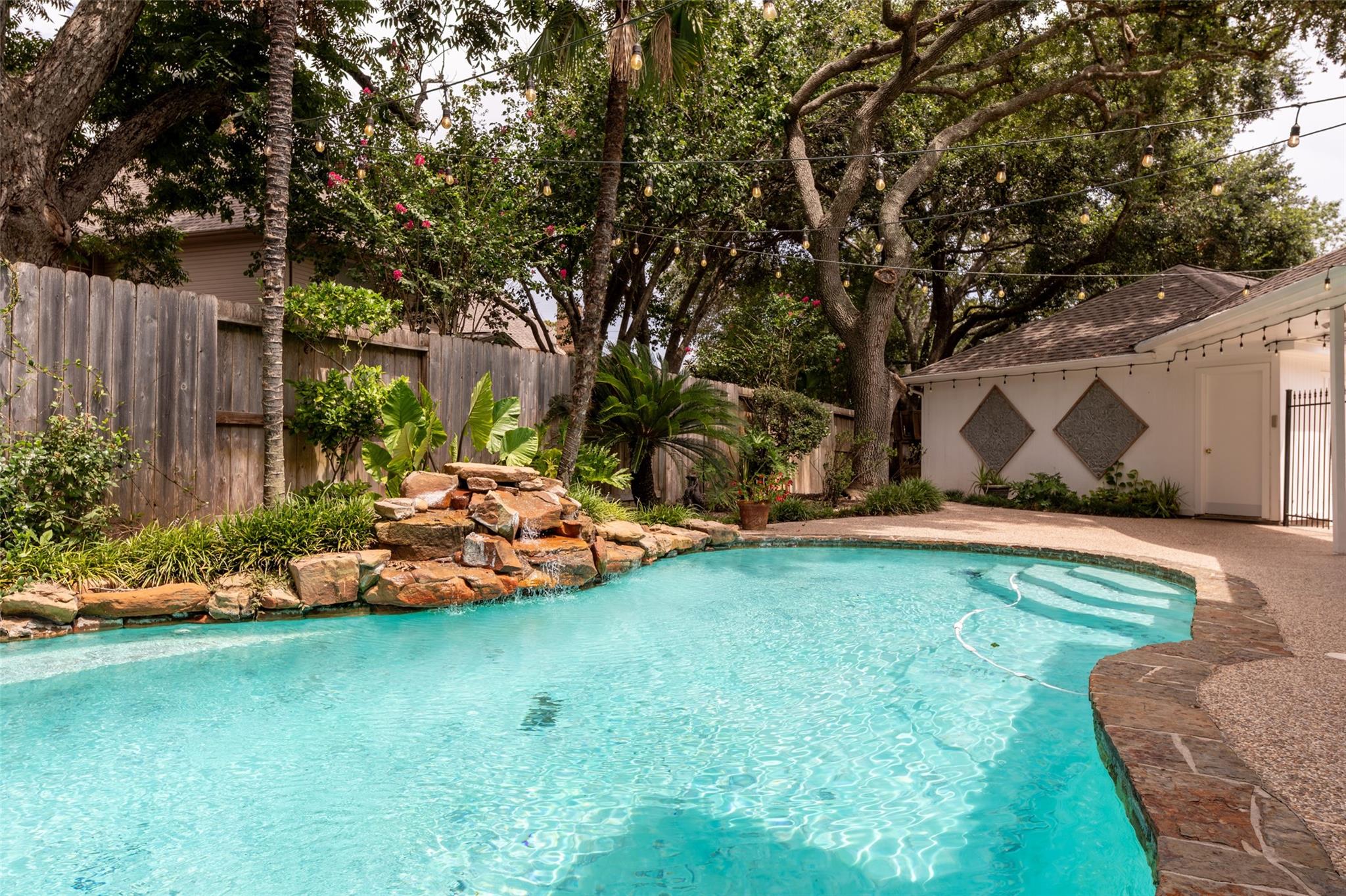 14 Sterling Court — photo
