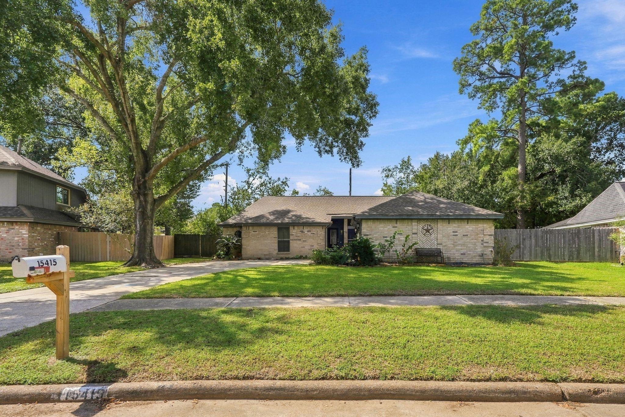 15415 Lago Villa Drive — photo
