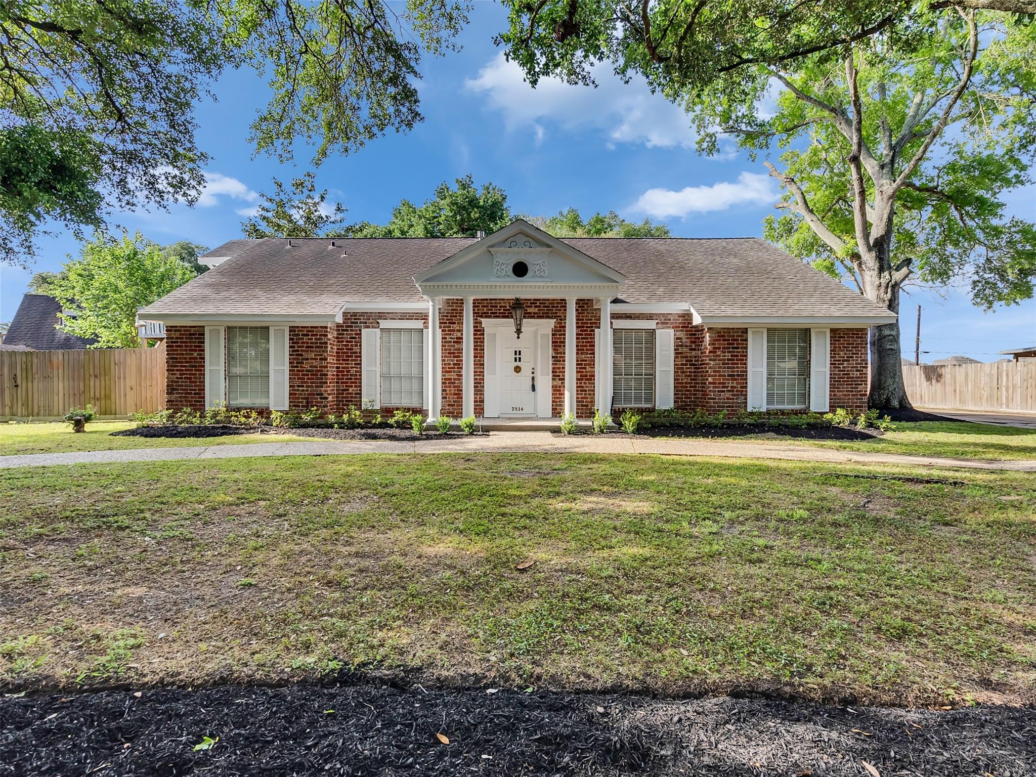 7814 Knob Hill Avenue — photo
