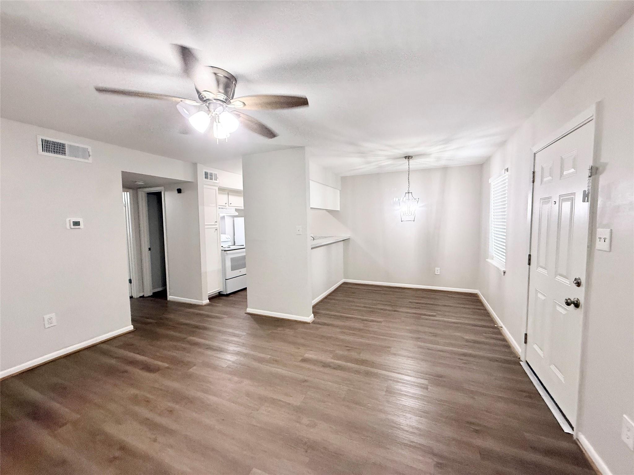 321 E Cedar Street #9, Angleton, TX 77515 — photo 3