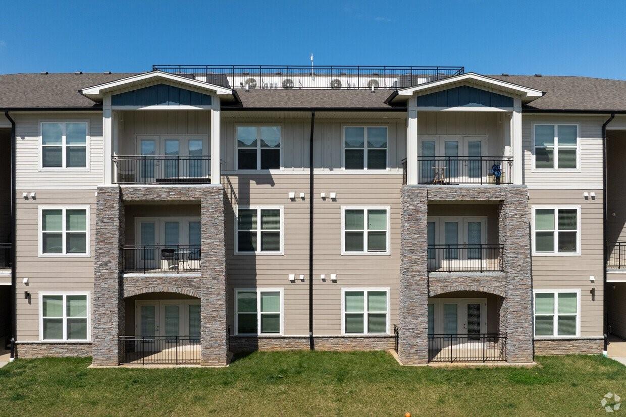 10001 Oak Bridge Cir — photo