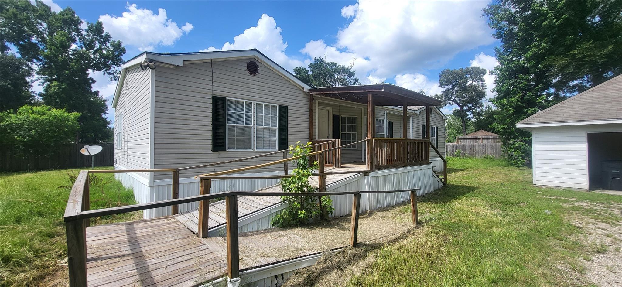 16711 Lake Circle — photo