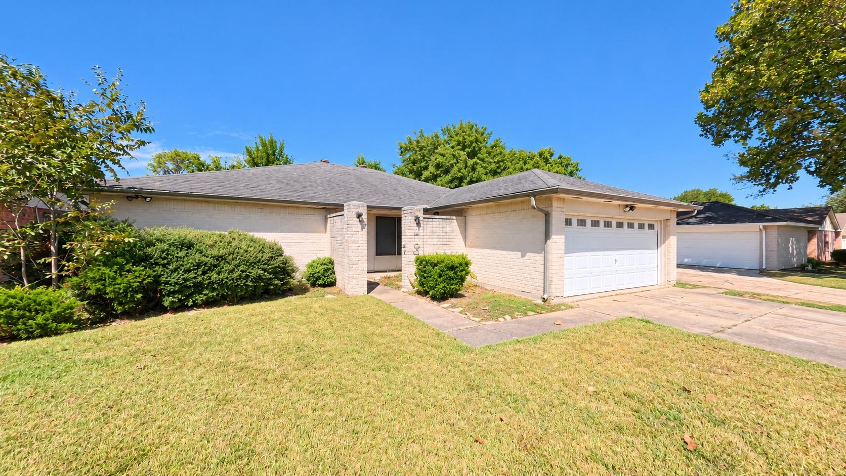 10007 Shell Rock Road — photo