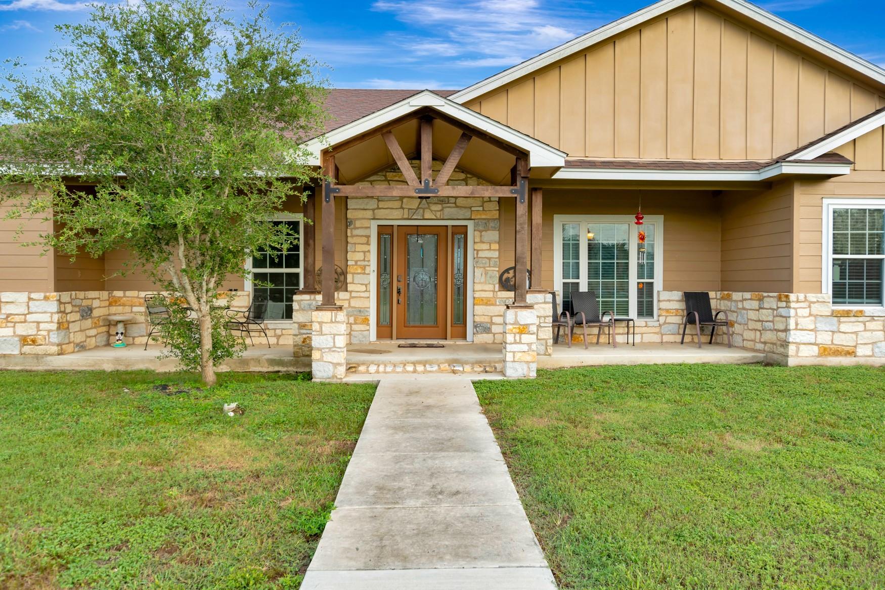 1207 Friar Road, Cuero, TX 77954 — photo 2