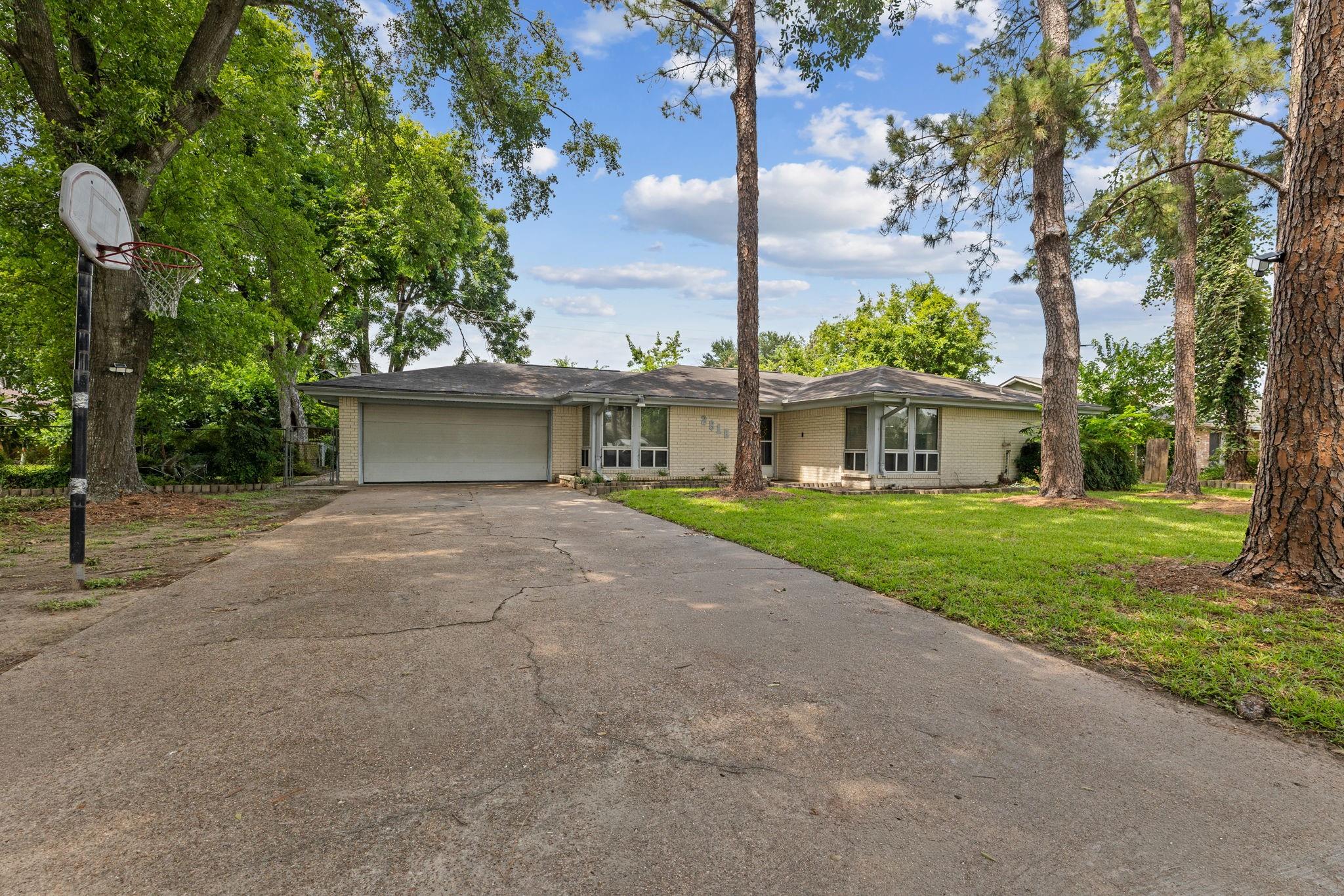 2818 Ellington Street — photo