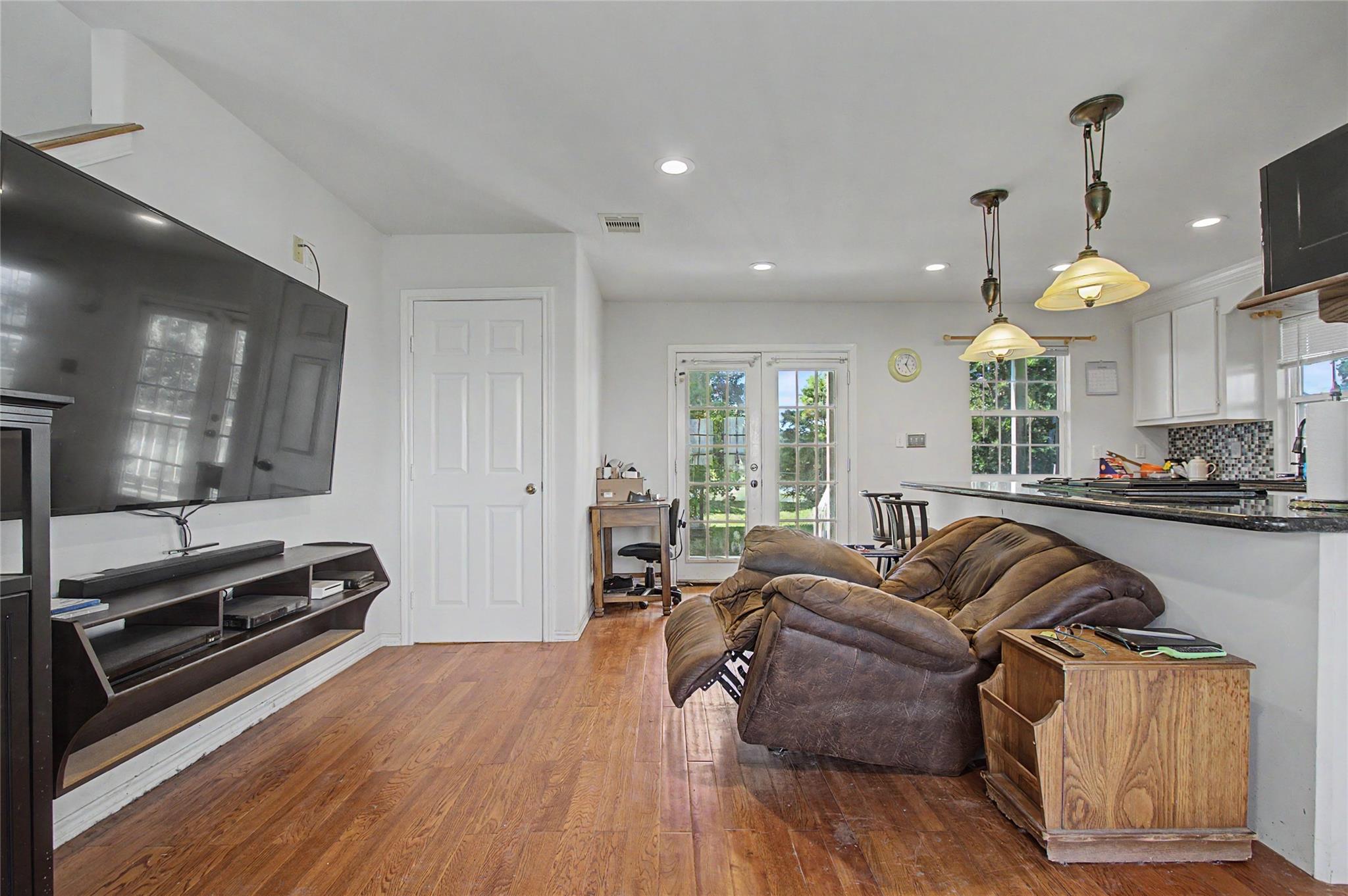 4201 Lawrence Road — photo