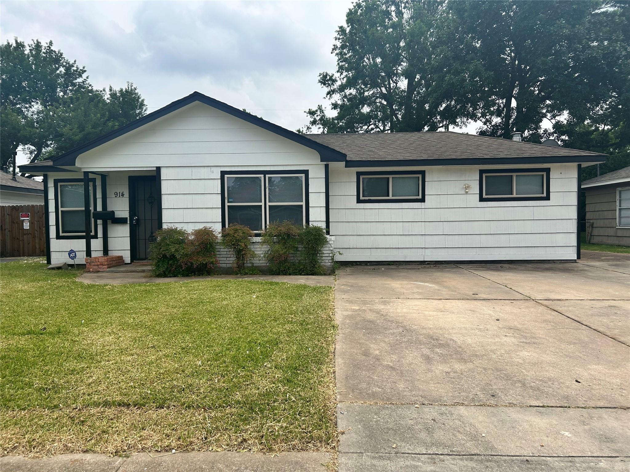 914 Elton Street — photo