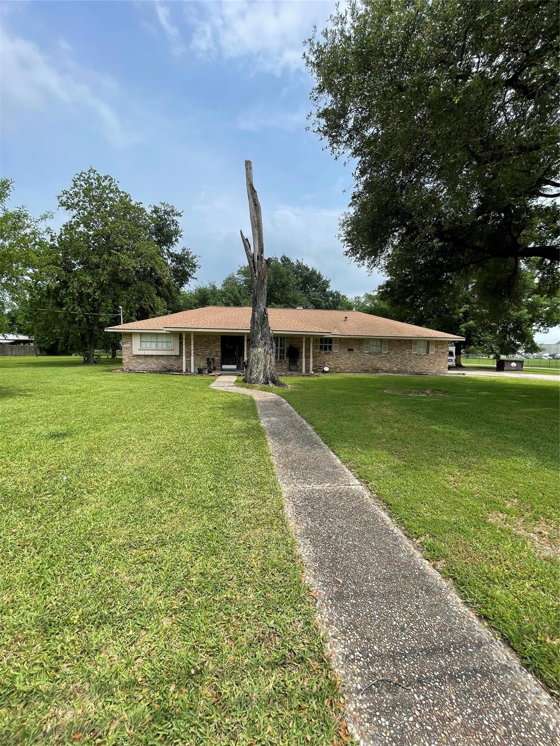 15202 Henry Road — photo