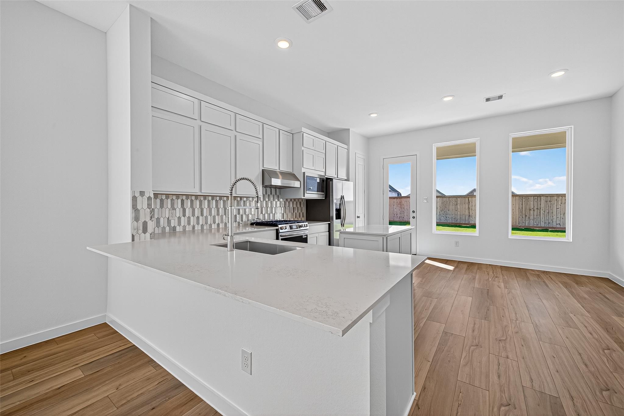 11119 Poplar Tree Dr — photo
