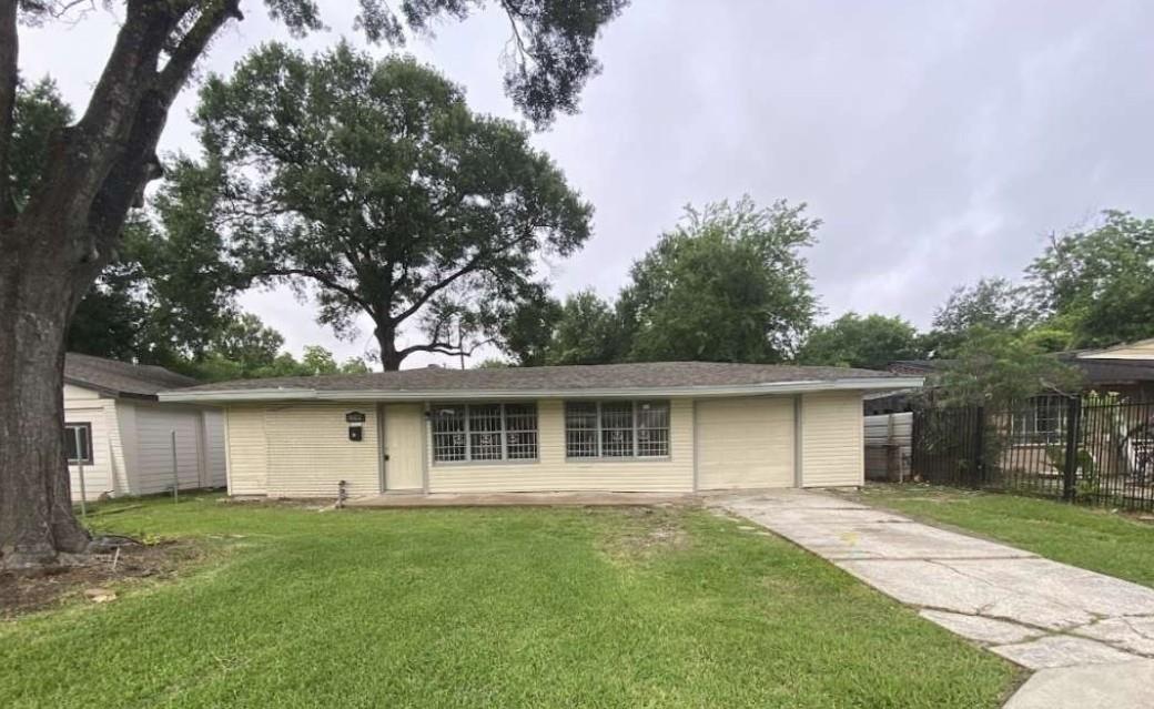 5322 Dewberry Street — photo