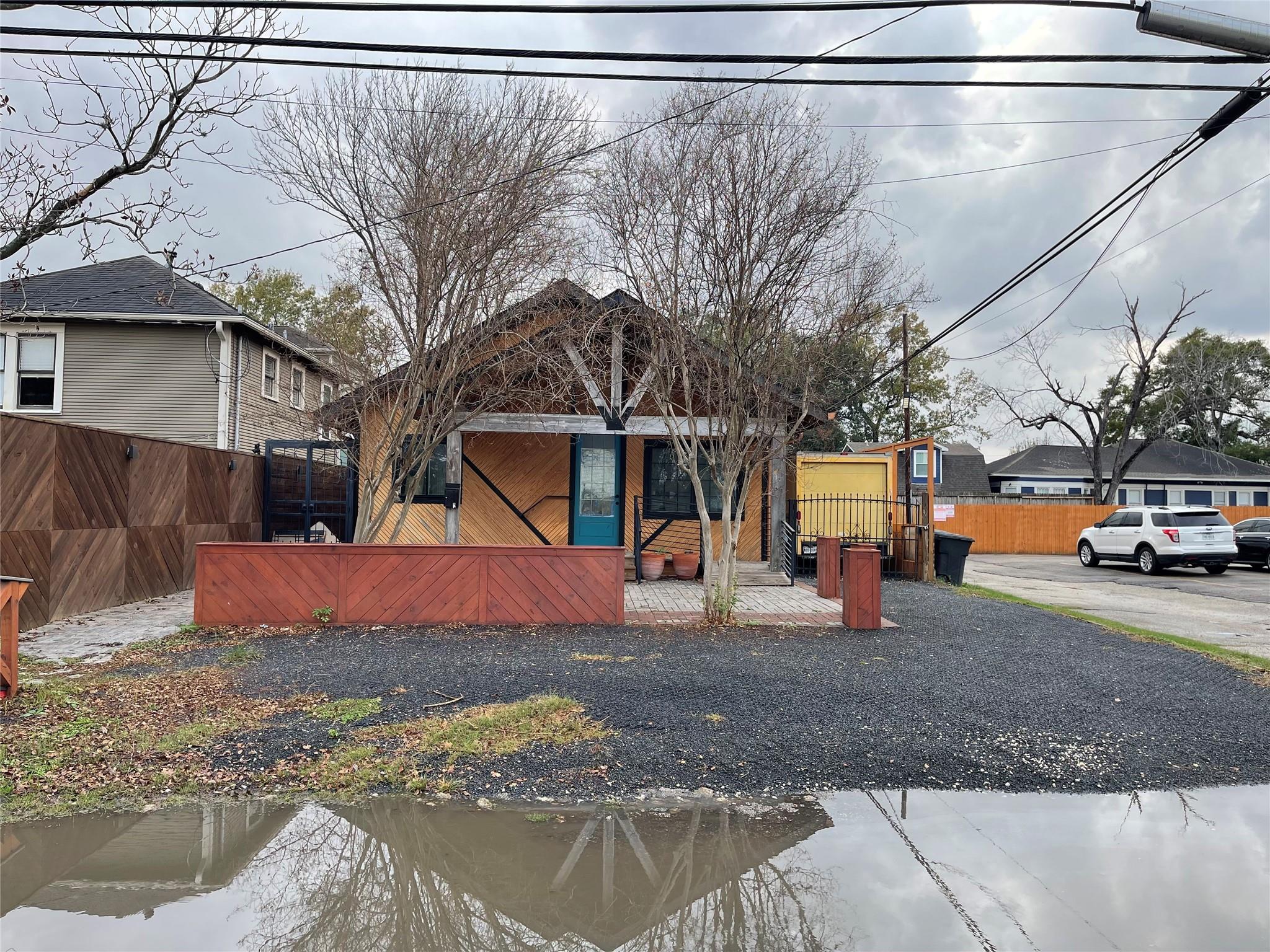 1807 Lawrence Street — photo