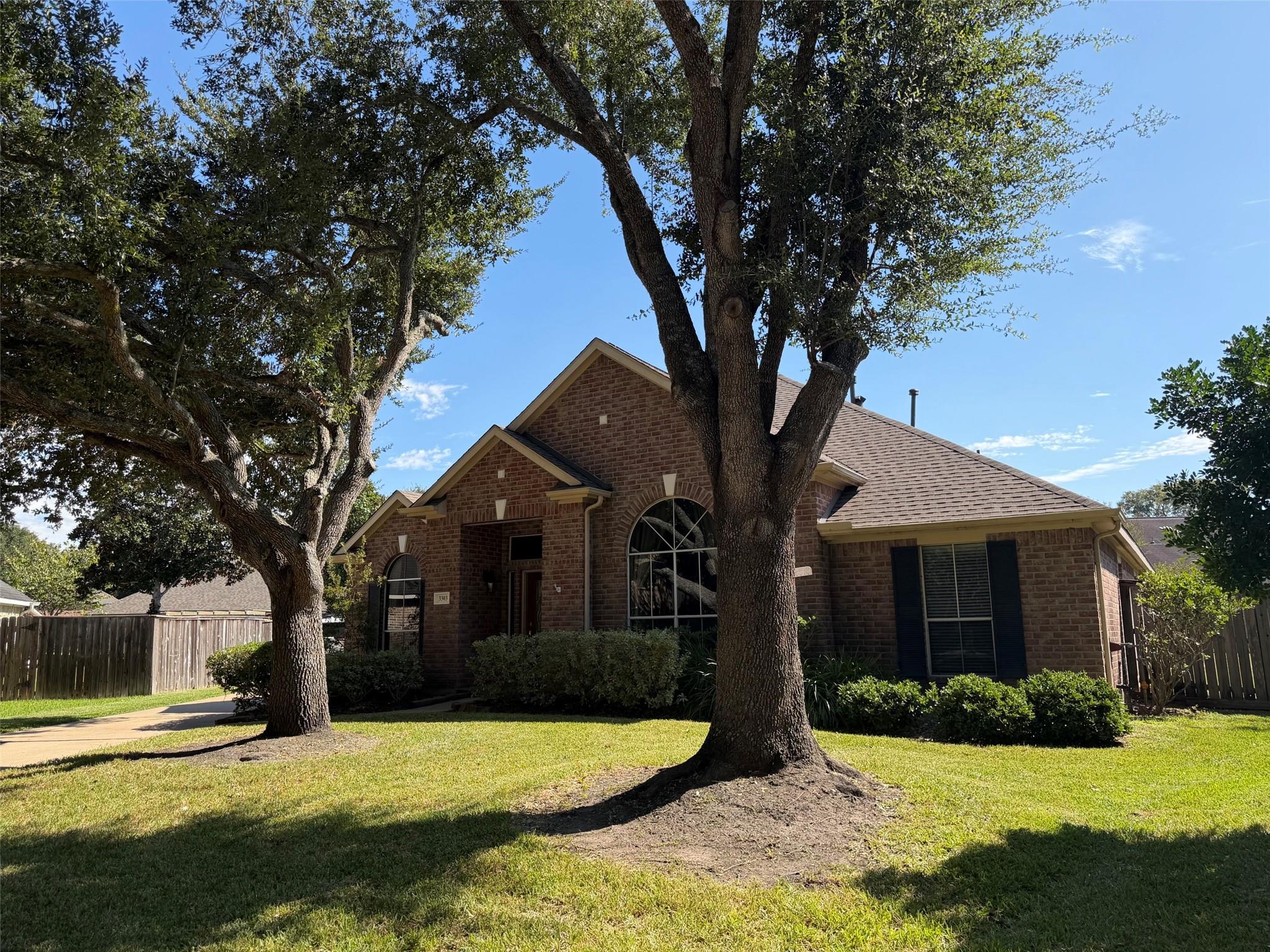 3303 Thistlegrove Lane — photo
