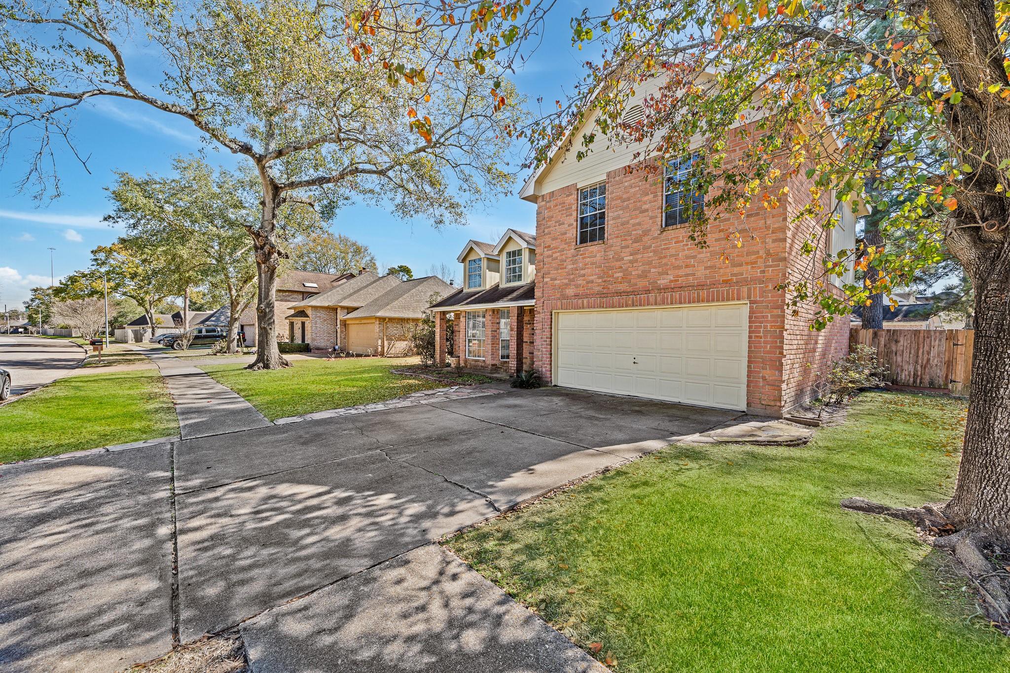 11123 Gatesden Drive — photo