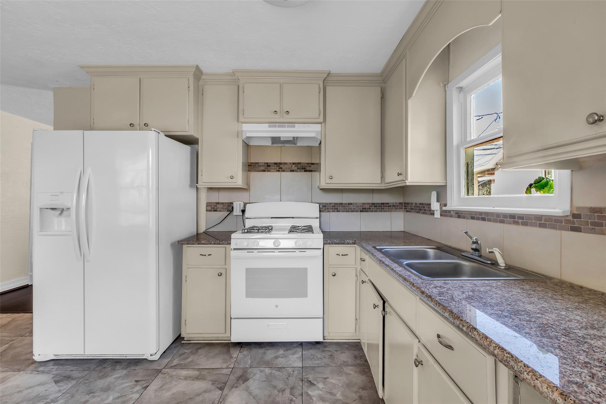 131 E 31st 1/2 Street — photo