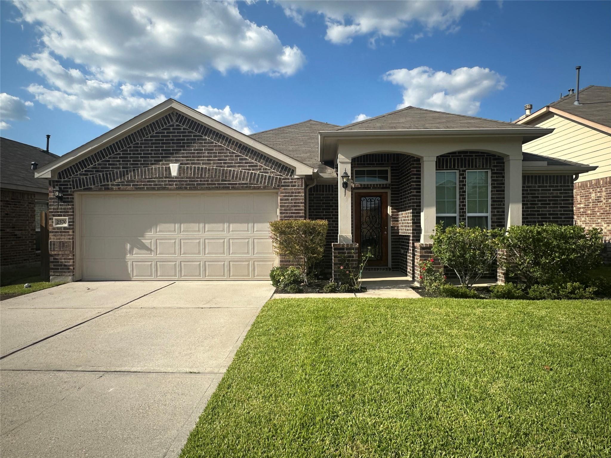 2570 Riverway Drive — photo
