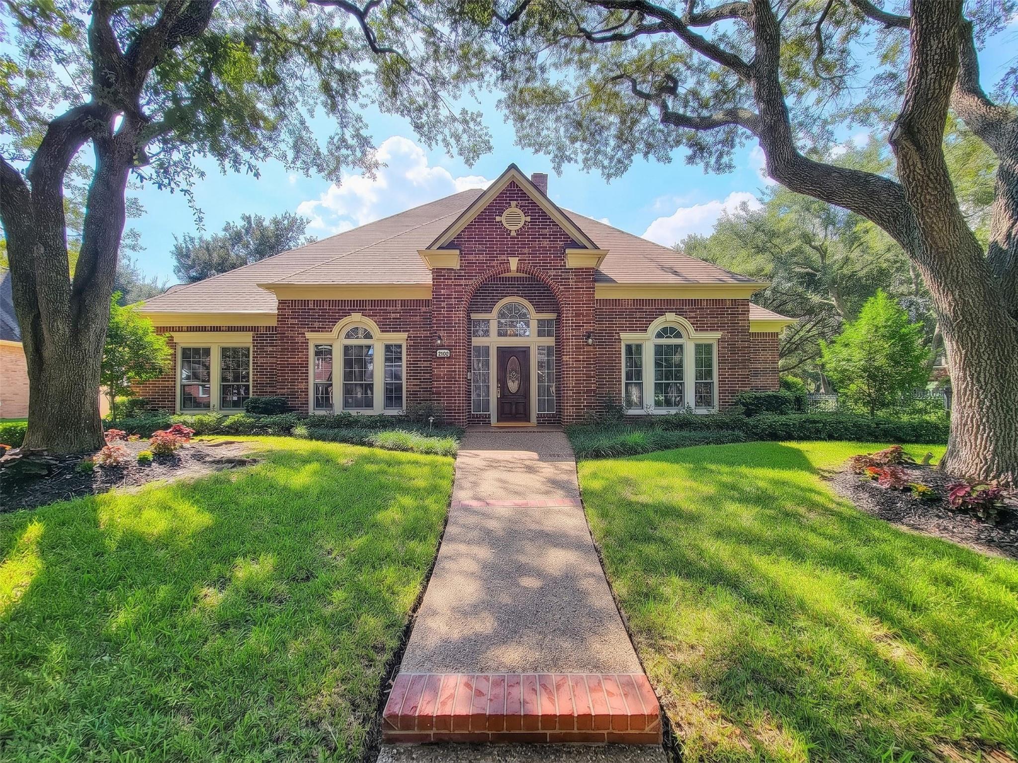 2702 Briar Knoll Court — photo