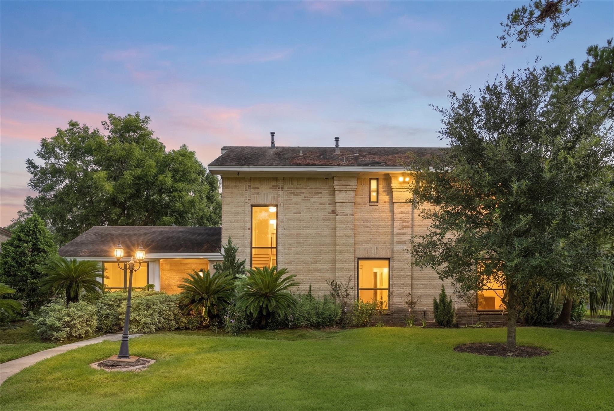 2711 Williamsburg Drive — photo