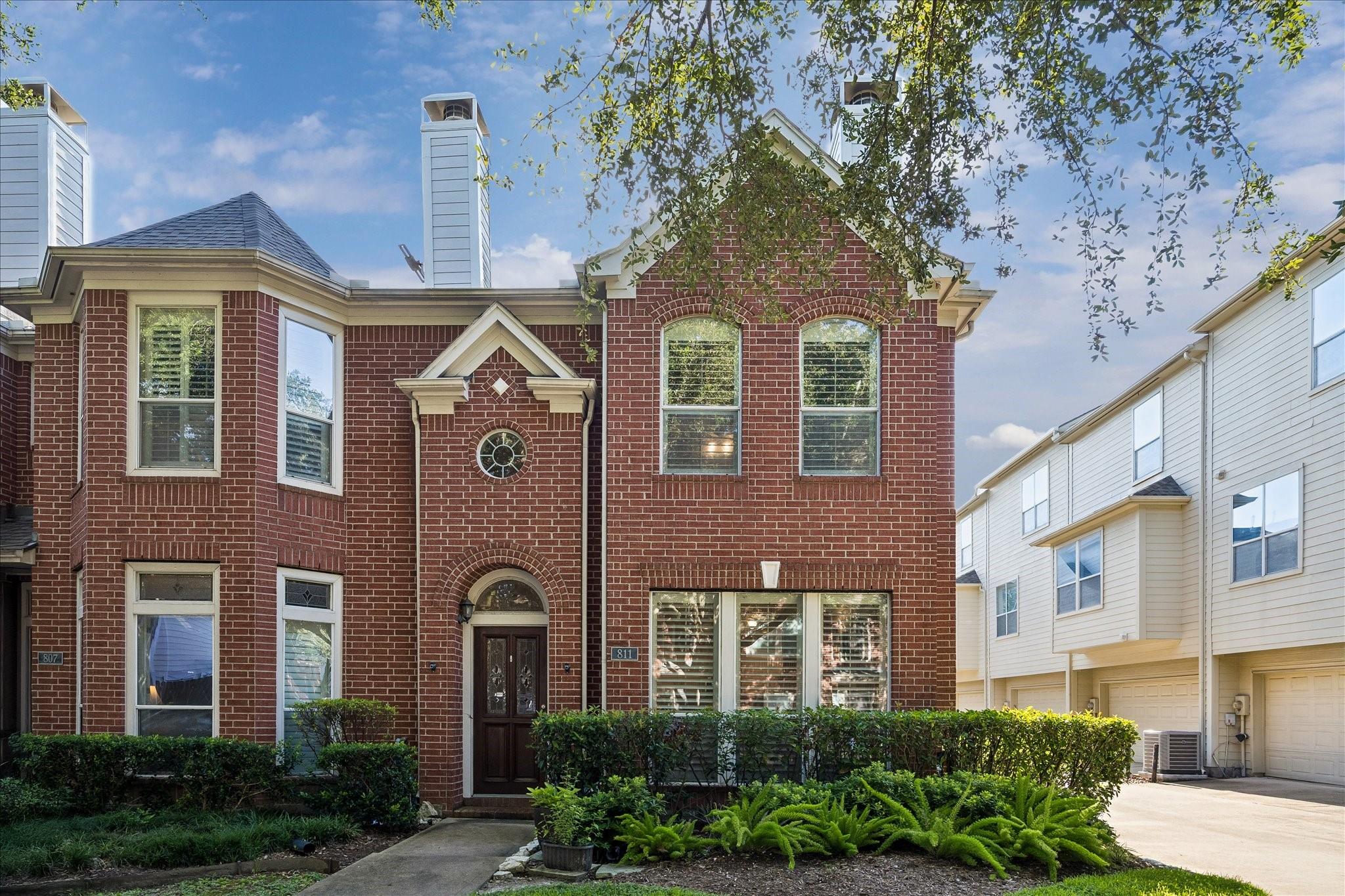 811 W Heights Hollow Lane — photo